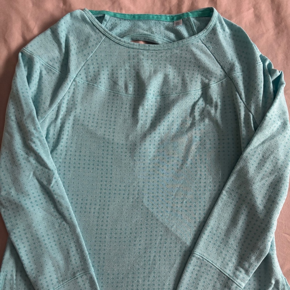 Long sleeve activewear top